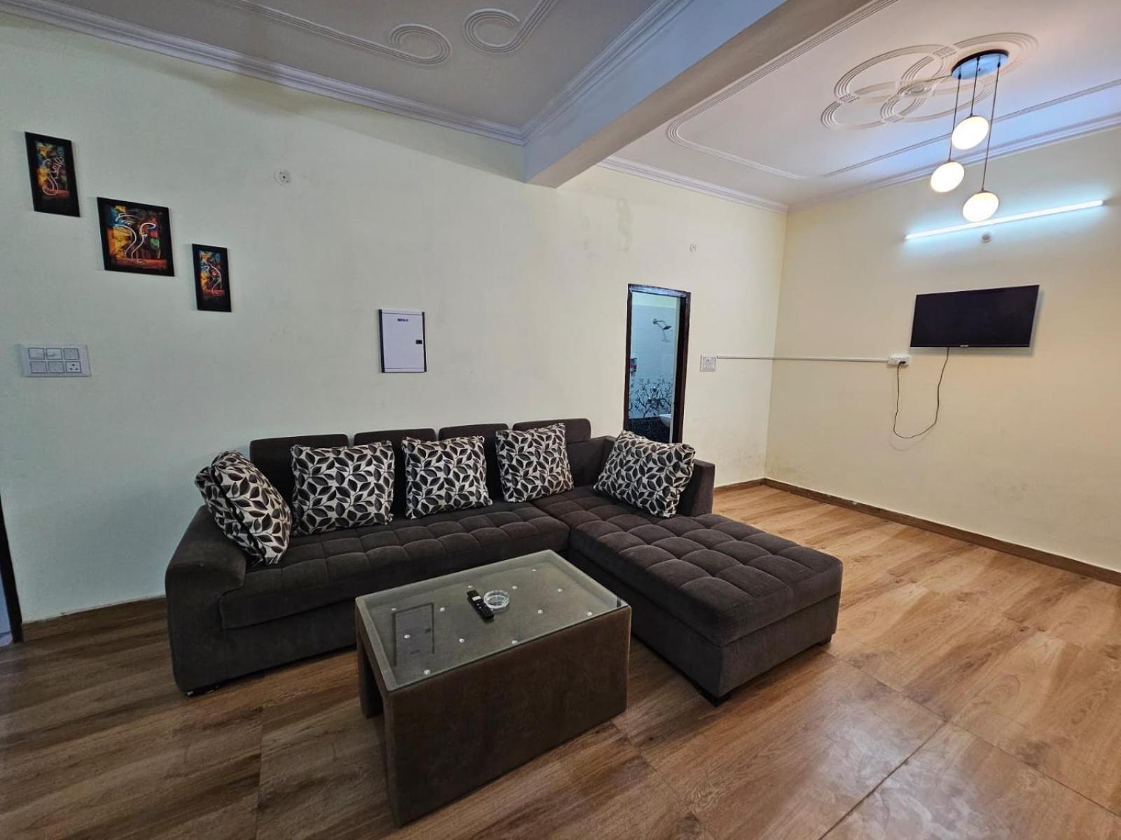 3 Bhk In Krishna Nagar Lko 201l *