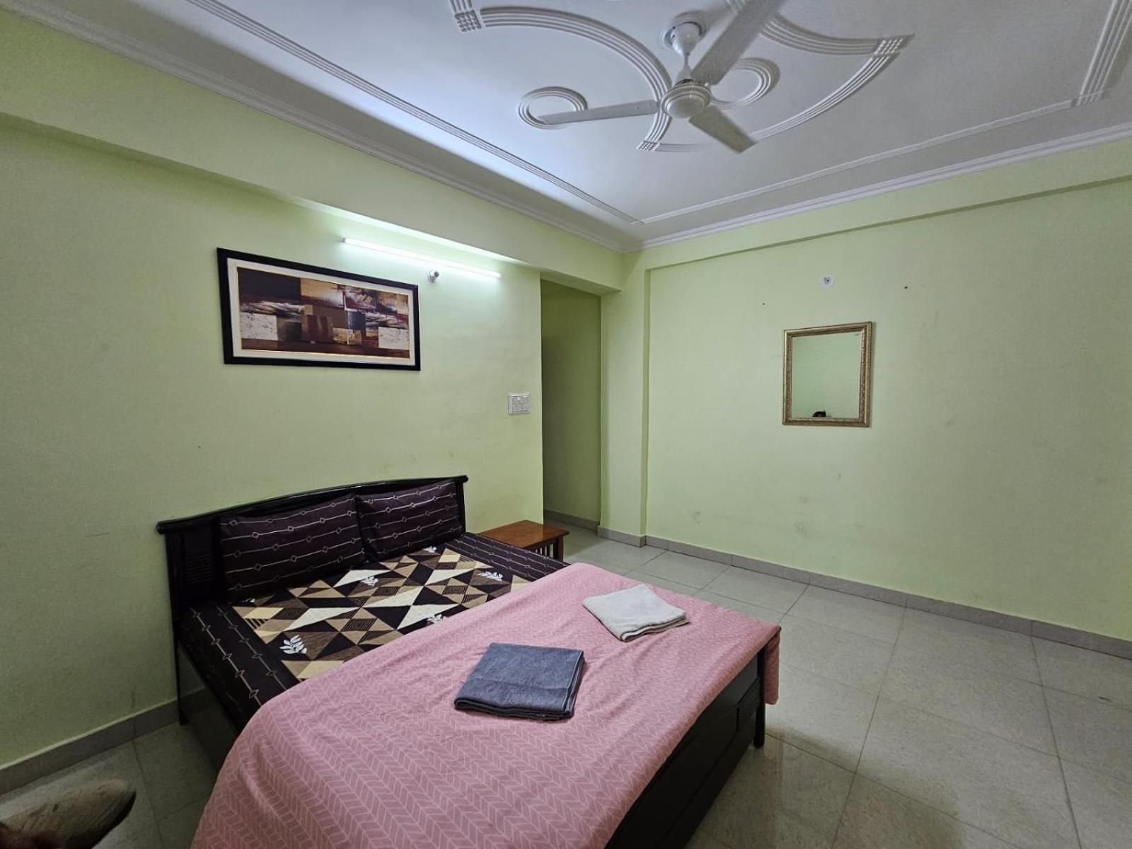 3 Bhk In Krishna Nagar Lko 201l Apartment *